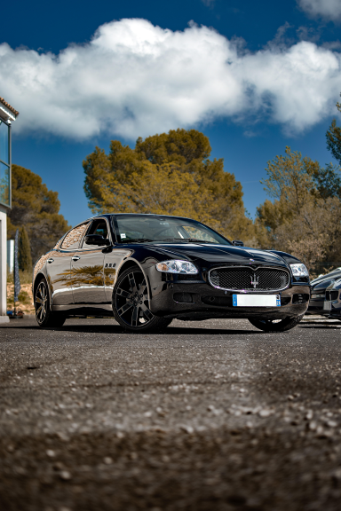 changement de la boite de vitesse pour cette Maserati Quattroporte à Sportina Design, proche d' aix en provence. 